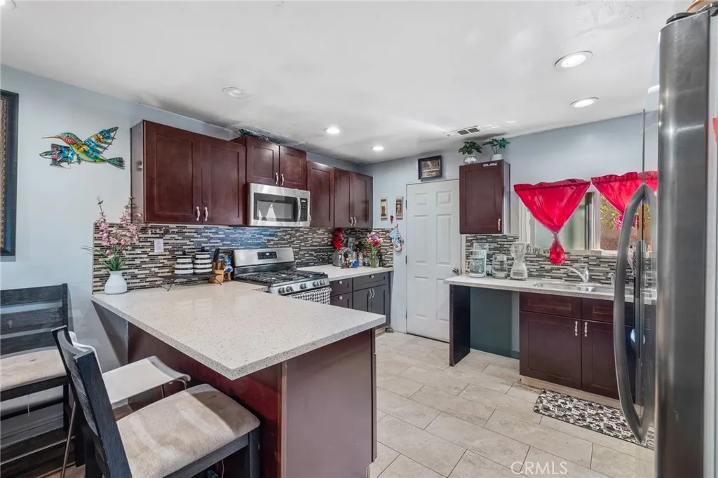 11926 Kathyann Street, Sylmar, California 91342 home-pic-4