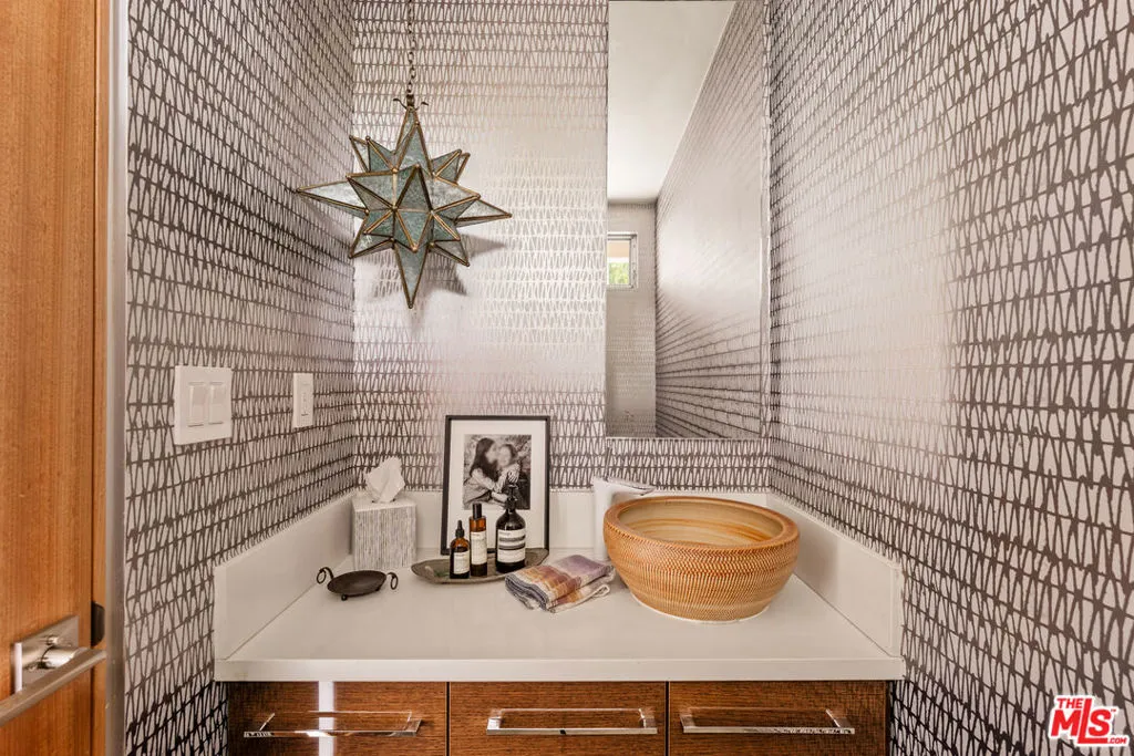 8512 Hargis Street, Los Angeles, California 90034 home-pic-13