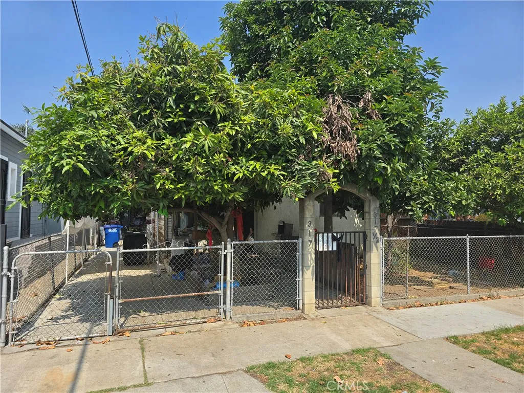 317 Gifford Avenue, Los Angeles, California 90063 home-pic-1