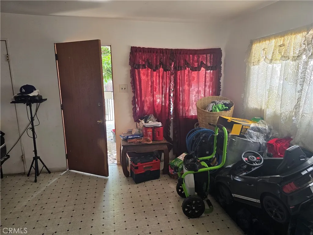 317 Gifford Avenue, Los Angeles, California 90063 home-pic-10