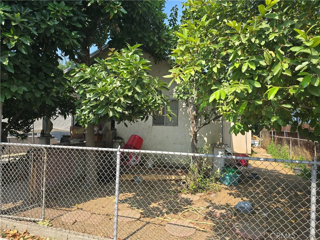 317 Gifford Avenue, Los Angeles, California 90063 home-pic-2