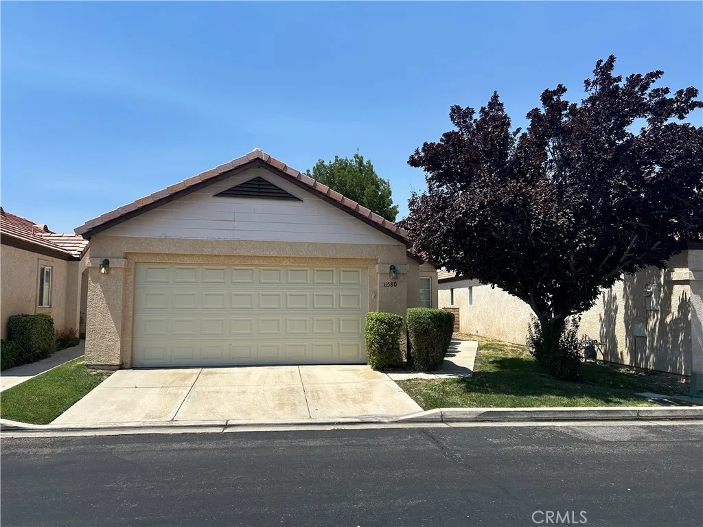 11580 Oak Street, Apple Valley, California 92308 home-pic-0