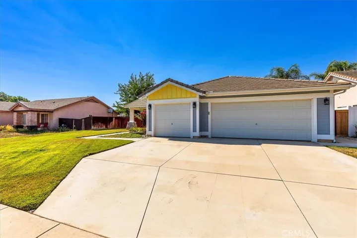 Plenty of driveway parking