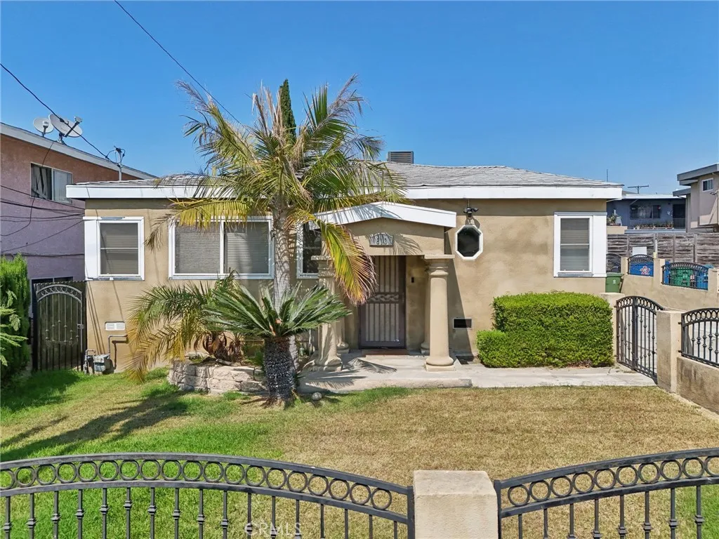 813 W Beach Avenue, Inglewood, California 90302, ,Residential Income,For Sale,Beach,SB25181443