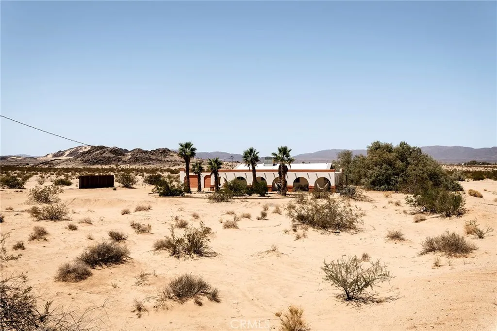80322 Mesa Drive, 29 Palms, California 92277 home-pic-5