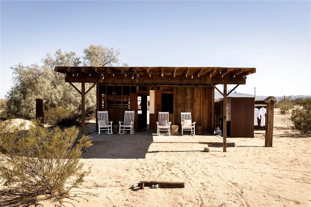 80322 Mesa Drive, 29 Palms, California 92277 home-pic-65