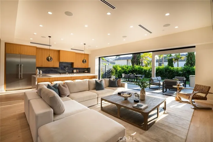 1721 Oak Avenue, Manhattan Beach, California 90266