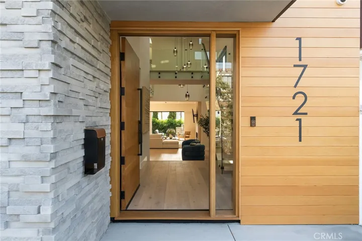 1721 Oak Avenue, Manhattan Beach, California 90266