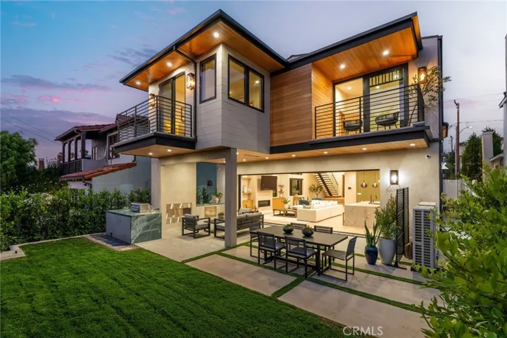 1721 Oak Avenue, Manhattan Beach, California 90266