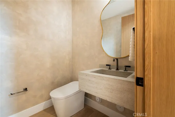 1721 Oak Avenue, Manhattan Beach, California 90266
