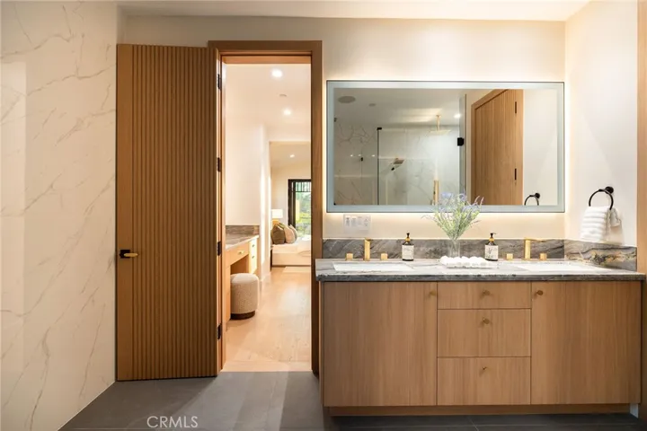 1721 Oak Avenue, Manhattan Beach, California 90266
