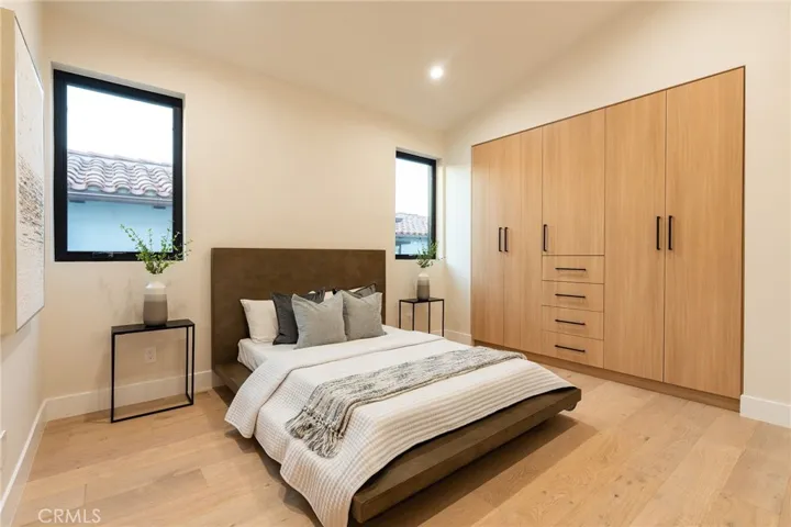 1721 Oak Avenue, Manhattan Beach, California 90266