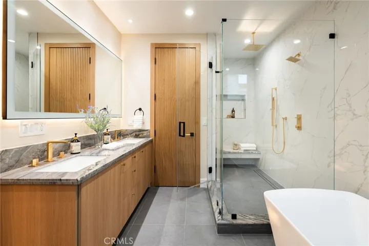 1721 Oak Avenue, Manhattan Beach, California 90266