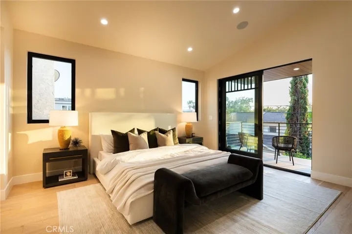 1721 Oak Avenue, Manhattan Beach, California 90266