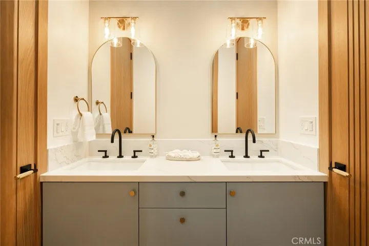 1721 Oak Avenue, Manhattan Beach, California 90266
