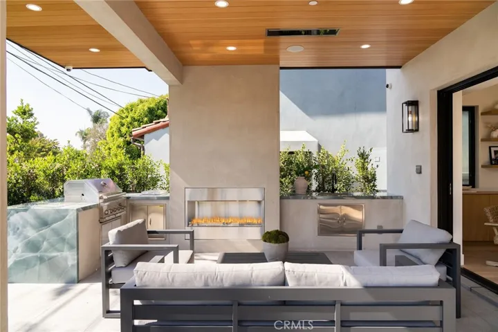 1721 Oak Avenue, Manhattan Beach, California 90266