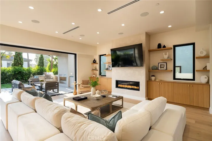 1721 Oak Avenue, Manhattan Beach, California 90266