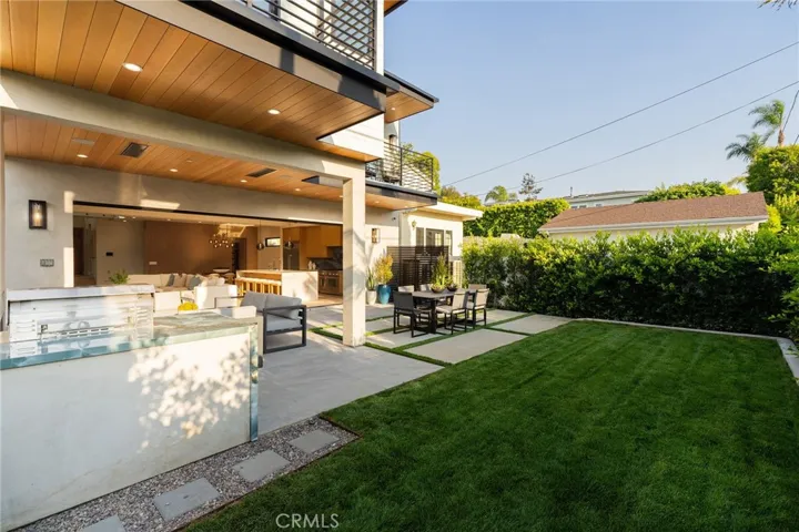 1721 Oak Avenue, Manhattan Beach, California 90266