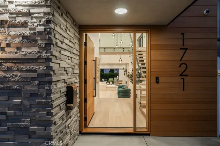 1721 Oak Avenue, Manhattan Beach, California 90266