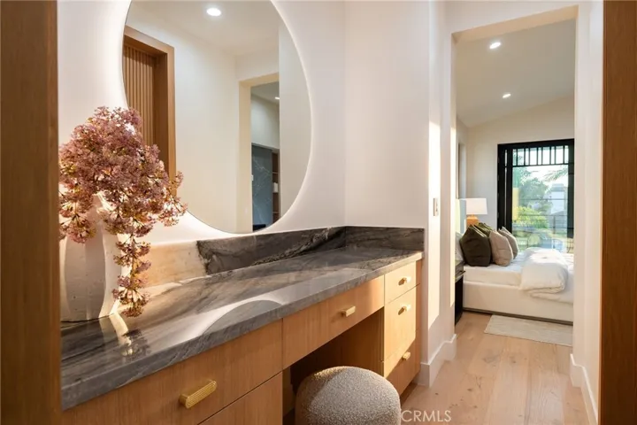 1721 Oak Avenue, Manhattan Beach, California 90266