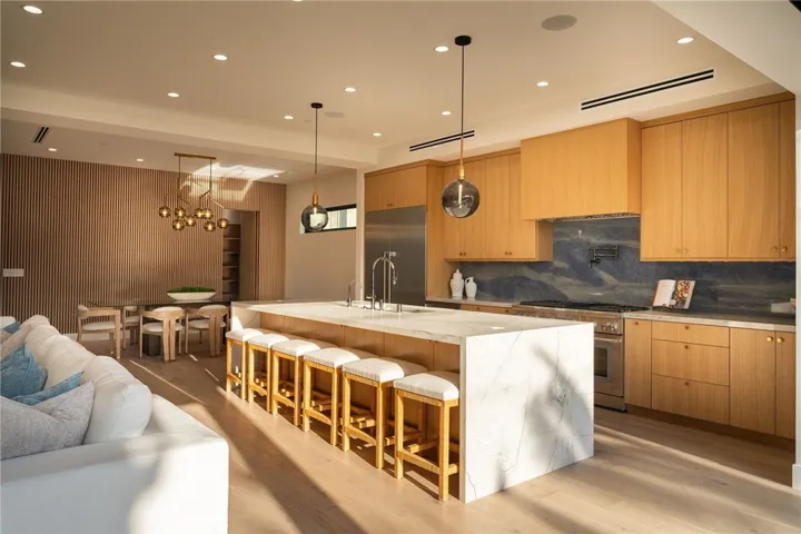 1721 Oak Avenue, Manhattan Beach, California 90266