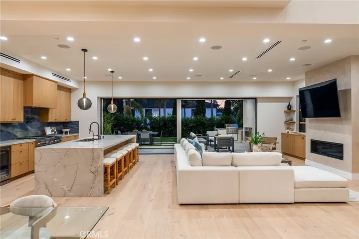 1721 Oak Avenue, Manhattan Beach, California 90266