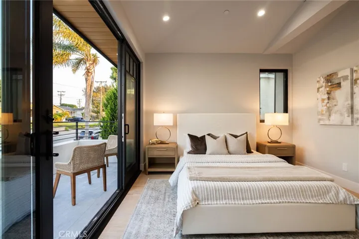 1721 Oak Avenue, Manhattan Beach, California 90266