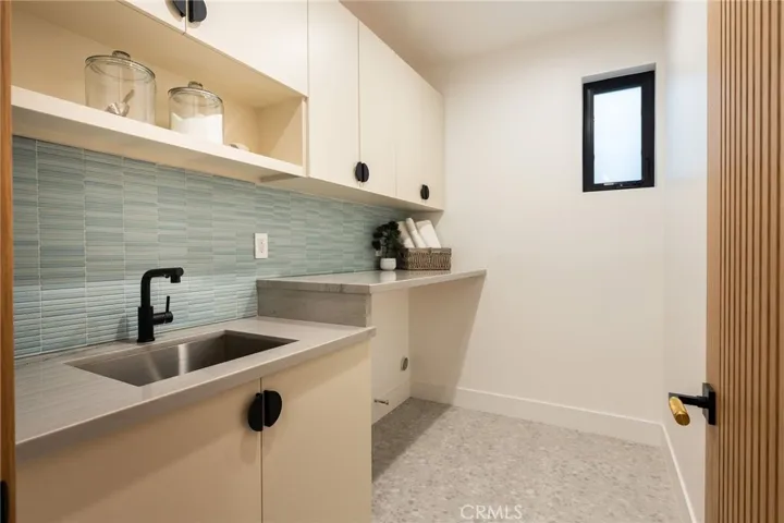 1721 Oak Avenue, Manhattan Beach, California 90266