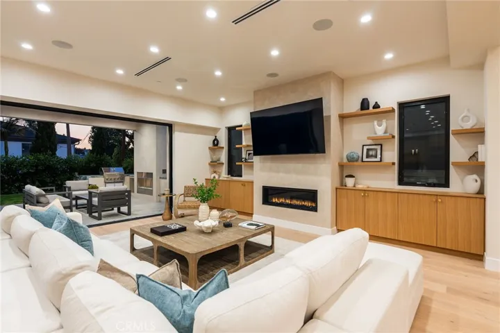 1721 Oak Avenue, Manhattan Beach, California 90266
