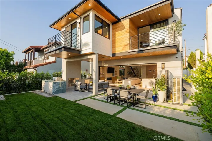 1721 Oak Avenue, Manhattan Beach, California 90266
