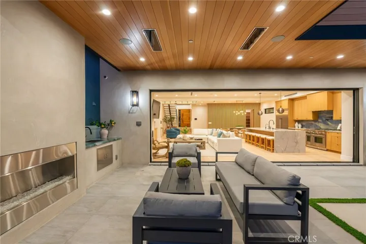 1721 Oak Avenue, Manhattan Beach, California 90266