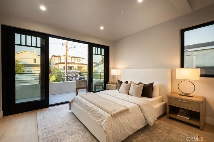 1721 Oak Avenue, Manhattan Beach, California 90266