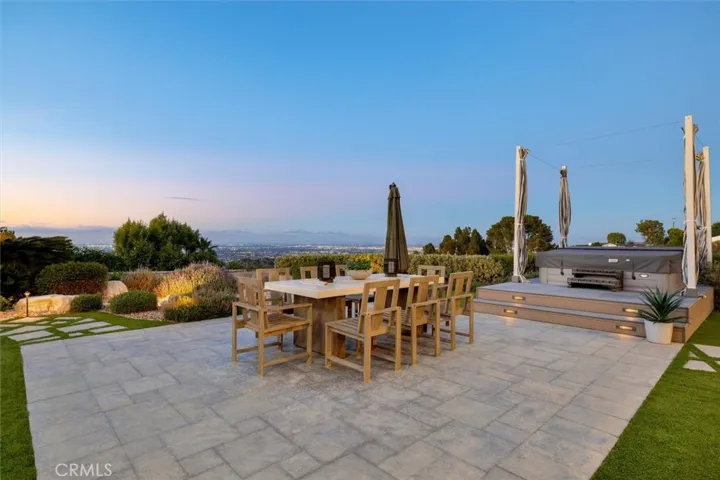 33 Cayuse Lane, Rancho Palos Verdes, California 90275