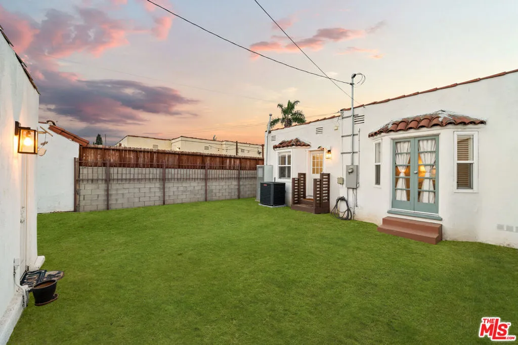 8229 S Mariposa Avenue, Los Angeles, California 90044 home-pic-7