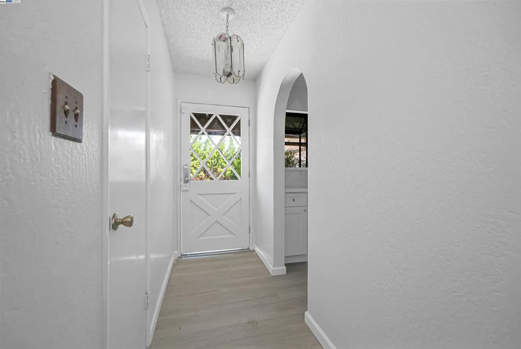 512 Teasdale Pl, Hayward, California 94544 home-pic-5