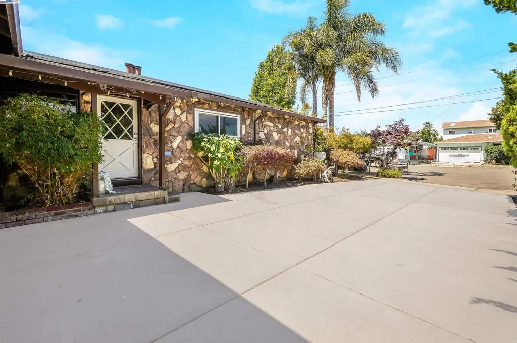 512 Teasdale Pl, Hayward, California 94544 home-pic-4