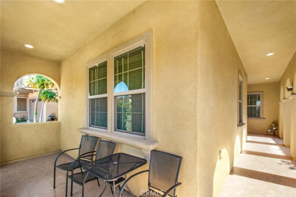 731 E Orange Blossom Way, Azusa, California 91702 home-pic-3