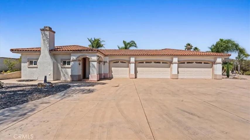 5 Car Garage / Attached Casita (2 Bedrooms / Bath / Kitchen / Living room / Laundry Room)