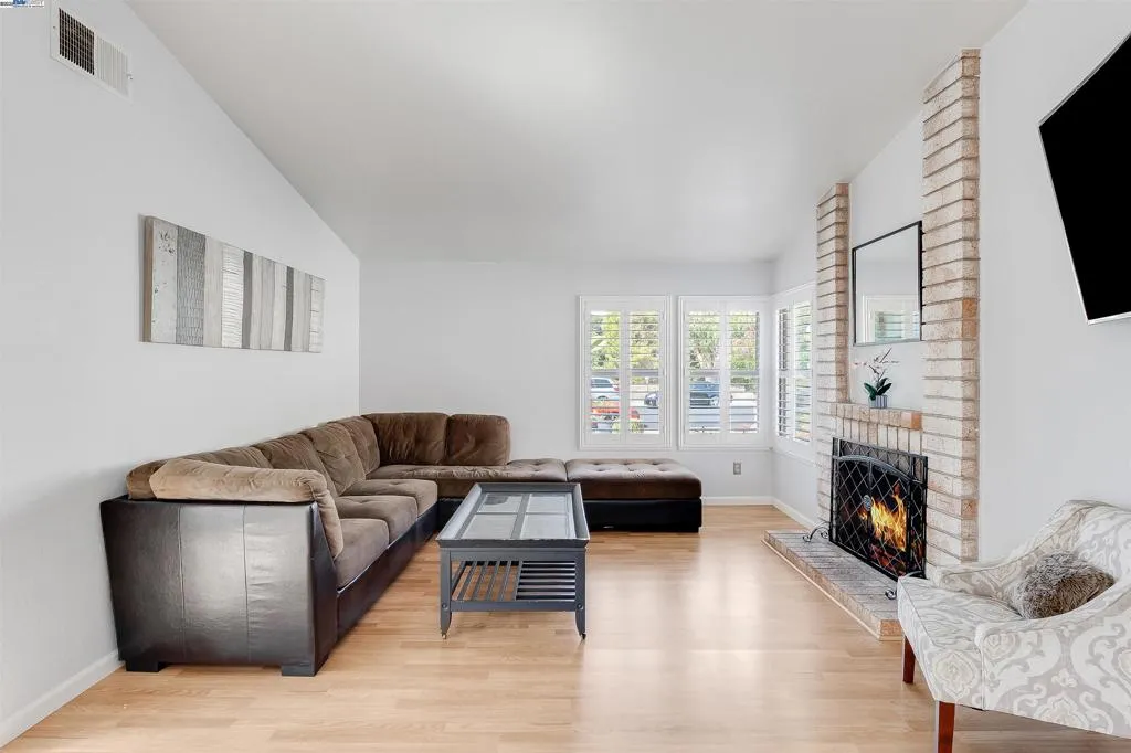 943 Coral Ridge Cir, Rodeo, California 94572 home-pic-22