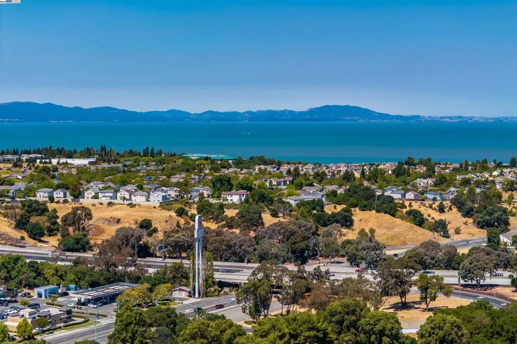 943 Coral Ridge Cir, Rodeo, California 94572 home-pic-10