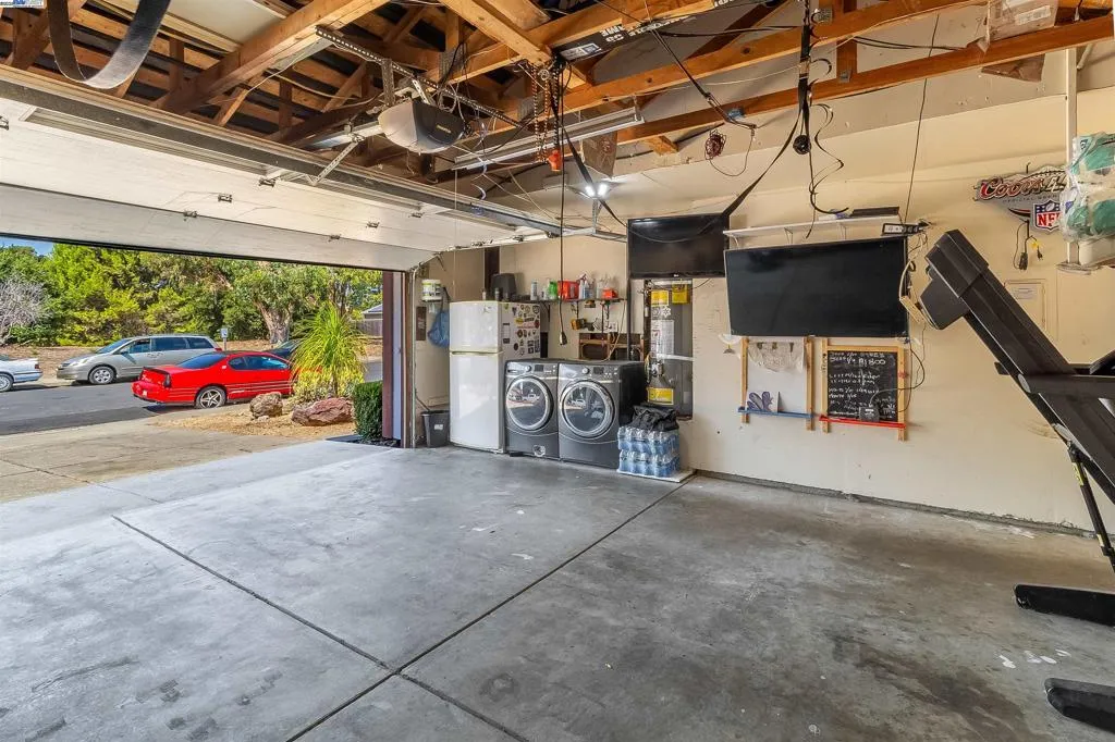 943 Coral Ridge Cir, Rodeo, California 94572 home-pic-42