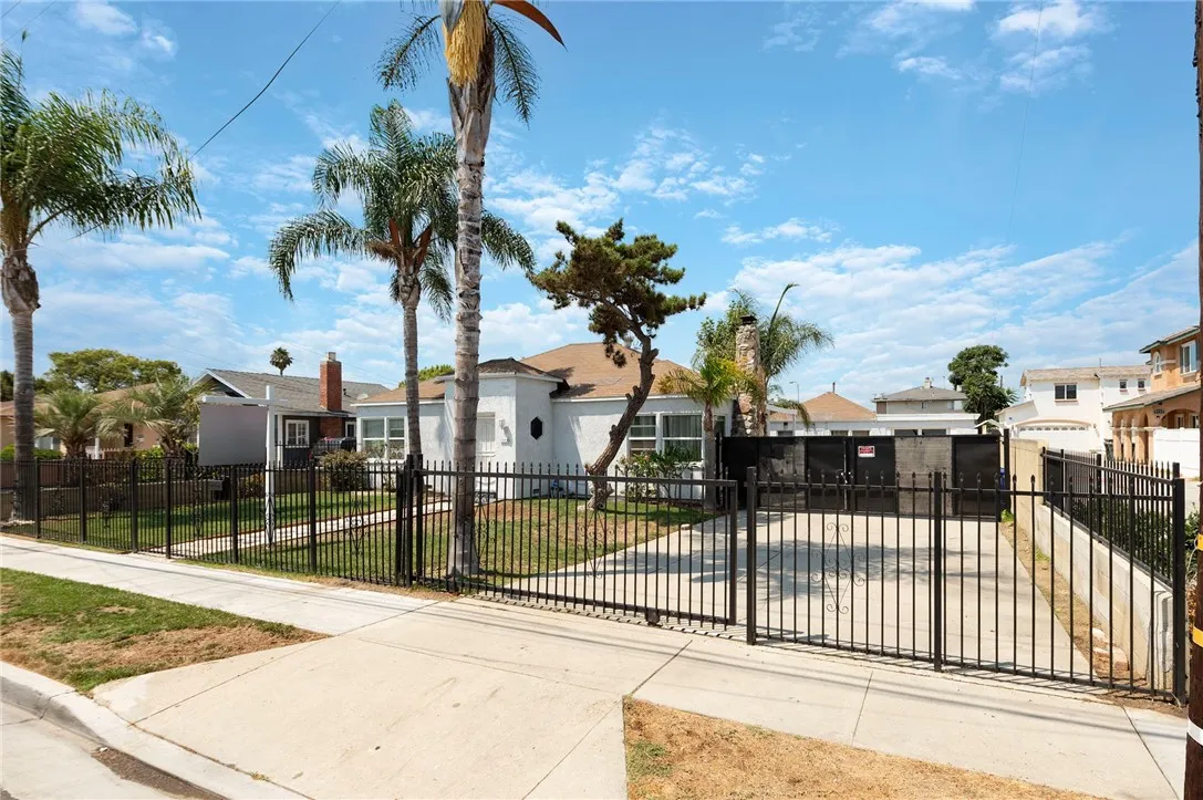 9725 Rose Street, Bellflower, California 90706, ,Residential Income,For Sale,Rose,RS25183232