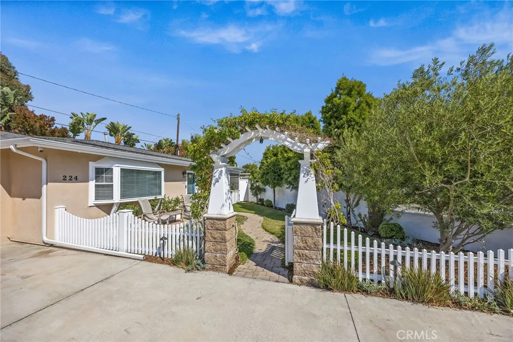 224 Pauline Place, Costa Mesa, California 92627 home-pic-9