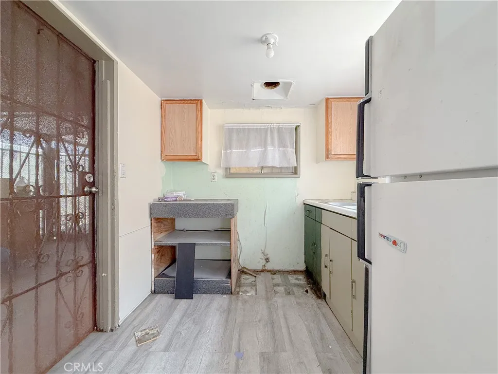 1424 W 152nd Street, Compton, California 90220 home-pic-8