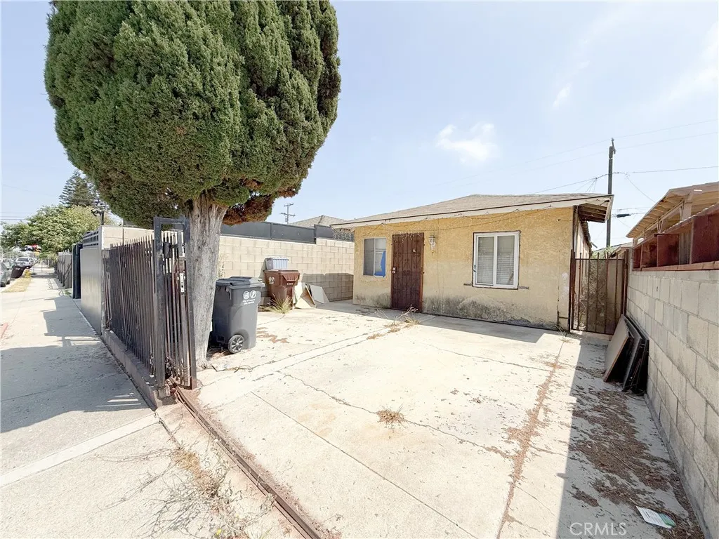 1424 W 152nd Street, Compton, California 90220 home-pic-2