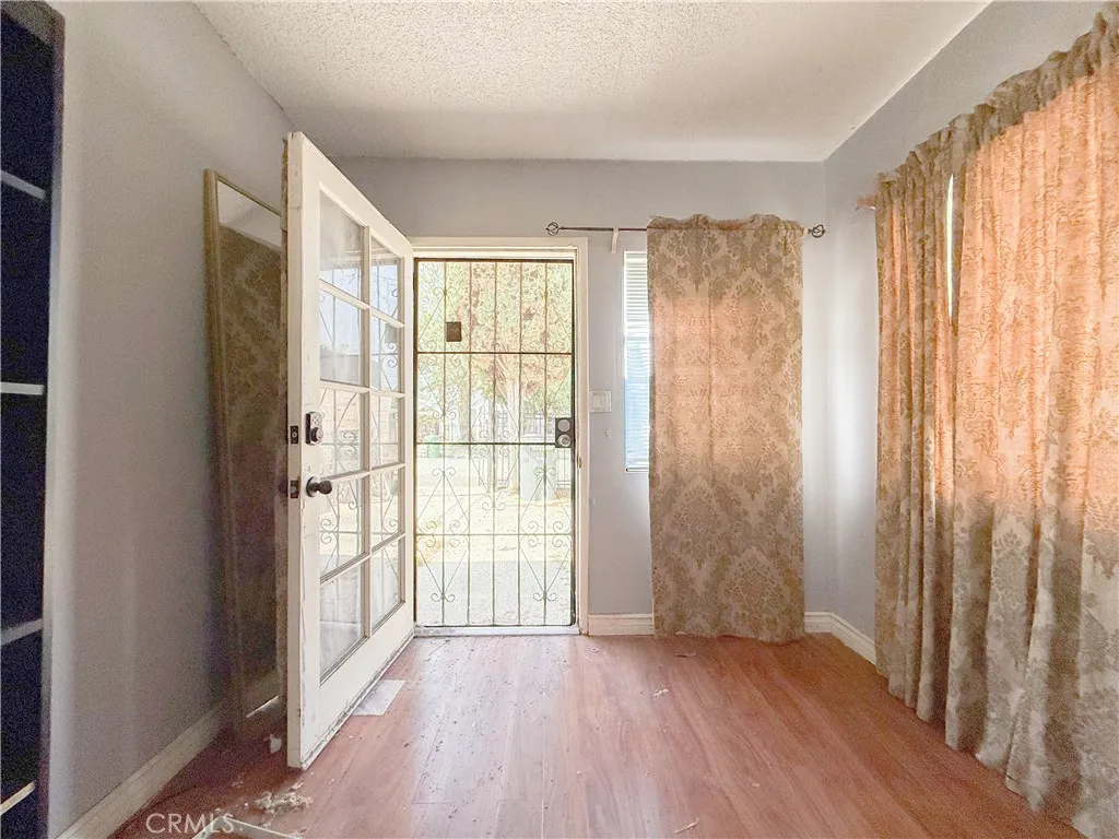 1424 W 152nd Street, Compton, California 90220 home-pic-4