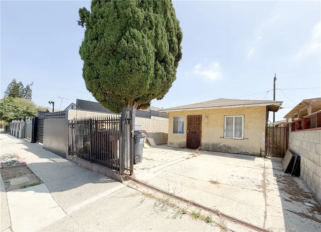 1424 W 152nd Street, Compton, California 90220 home-pic-3