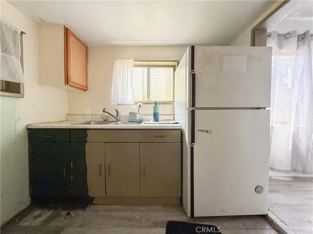 1424 W 152nd Street, Compton, California 90220 home-pic-7