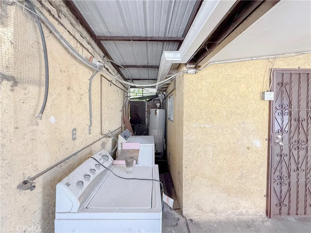 1424 W 152nd Street, Compton, California 90220 home-pic-23