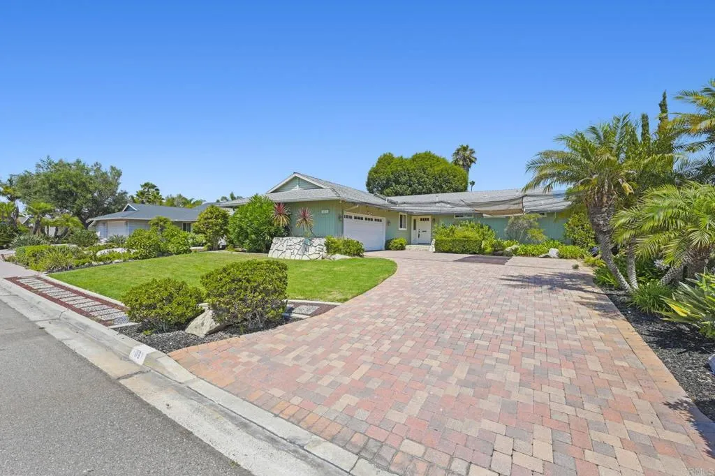 1051 La Reina Drive, San Marcos, California 92078 home-pic-2